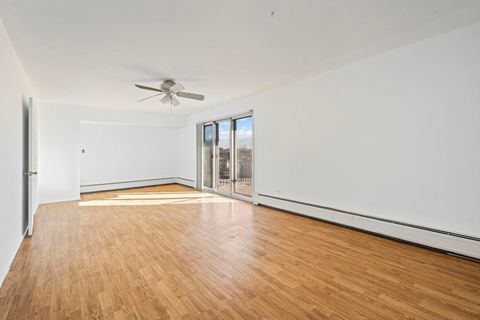 Tiny photo for 9001 Golf Road #5B, Des Plaines, IL 60016 (MLS # 12477442)