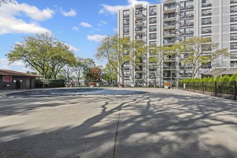 Tiny photo for 9001 Golf Road #5B, Des Plaines, IL 60016 (MLS # 12477442)