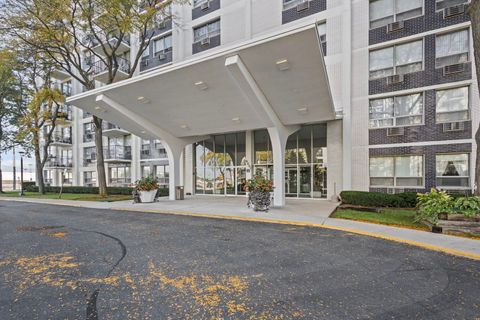 Tiny photo for 9001 Golf Road #5B, Des Plaines, IL 60016 (MLS # 12477442)