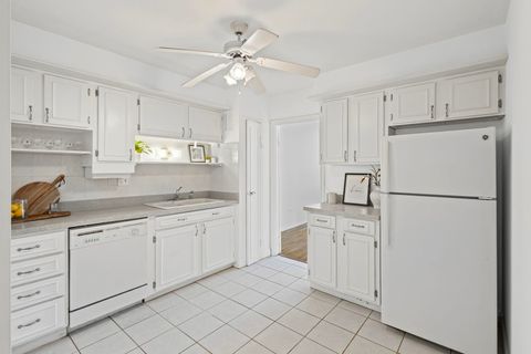Tiny photo for 9001 Golf Road #5B, Des Plaines, IL 60016 (MLS # 12477442)