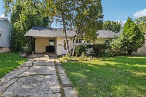 Photo of 40 S Seymour Avenue, Mundelein, IL 60060 (MLS # 12483171)