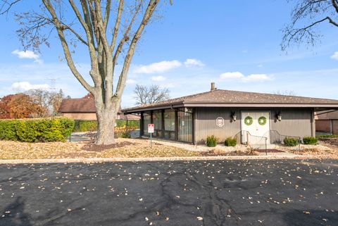 Tiny photo for 42 Parliament Drive W #129, Palos Heights, IL 60463 (MLS # 12528091)