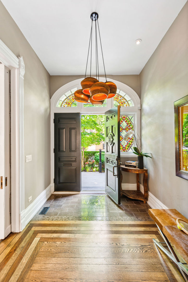 540 W FULLERTON Parkway