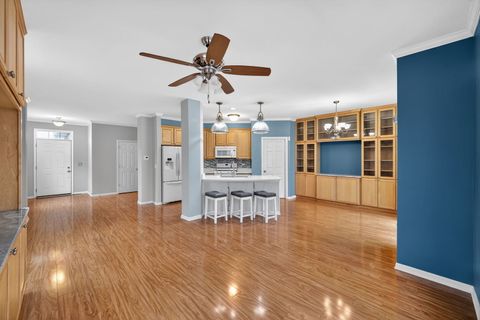 Tiny photo for 334 Buckingham Court, Lombard, IL 60148 (MLS # 12536903)