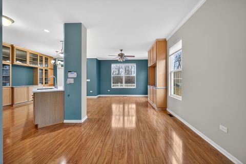 Tiny photo for 334 Buckingham Court, Lombard, IL 60148 (MLS # 12536903)