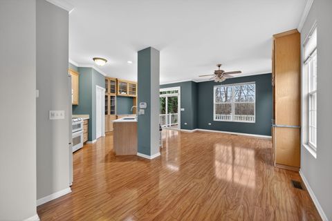 Tiny photo for 334 Buckingham Court, Lombard, IL 60148 (MLS # 12536903)