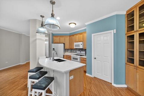 Tiny photo for 334 Buckingham Court, Lombard, IL 60148 (MLS # 12536903)