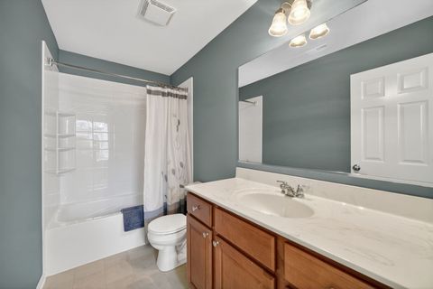 Tiny photo for 334 Buckingham Court, Lombard, IL 60148 (MLS # 12536903)