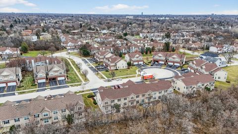 Tiny photo for 334 Buckingham Court, Lombard, IL 60148 (MLS # 12536903)