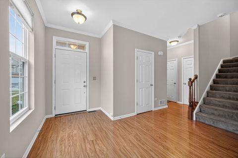 Tiny photo for 334 Buckingham Court, Lombard, IL 60148 (MLS # 12536903)