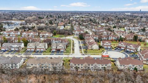 Tiny photo for 334 Buckingham Court, Lombard, IL 60148 (MLS # 12536903)