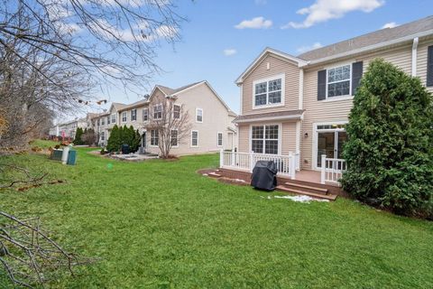 Tiny photo for 334 Buckingham Court, Lombard, IL 60148 (MLS # 12536903)