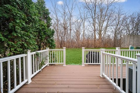 Tiny photo for 334 Buckingham Court, Lombard, IL 60148 (MLS # 12536903)