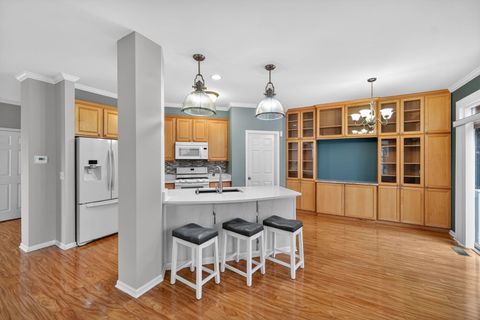 Tiny photo for 334 Buckingham Court, Lombard, IL 60148 (MLS # 12536903)