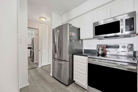 Tiny photo for 725 W Huntington Commons Road #416, Mount Prospect, IL 60056 (MLS # 12586755)