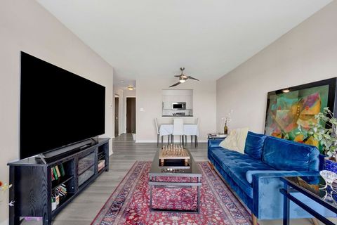 Tiny photo for 725 W Huntington Commons Road #416, Mount Prospect, IL 60056 (MLS # 12586755)