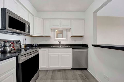 Tiny photo for 725 W Huntington Commons Road #416, Mount Prospect, IL 60056 (MLS # 12586755)