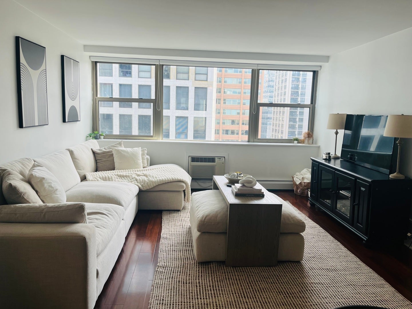 253 E DELAWARE Place 18C