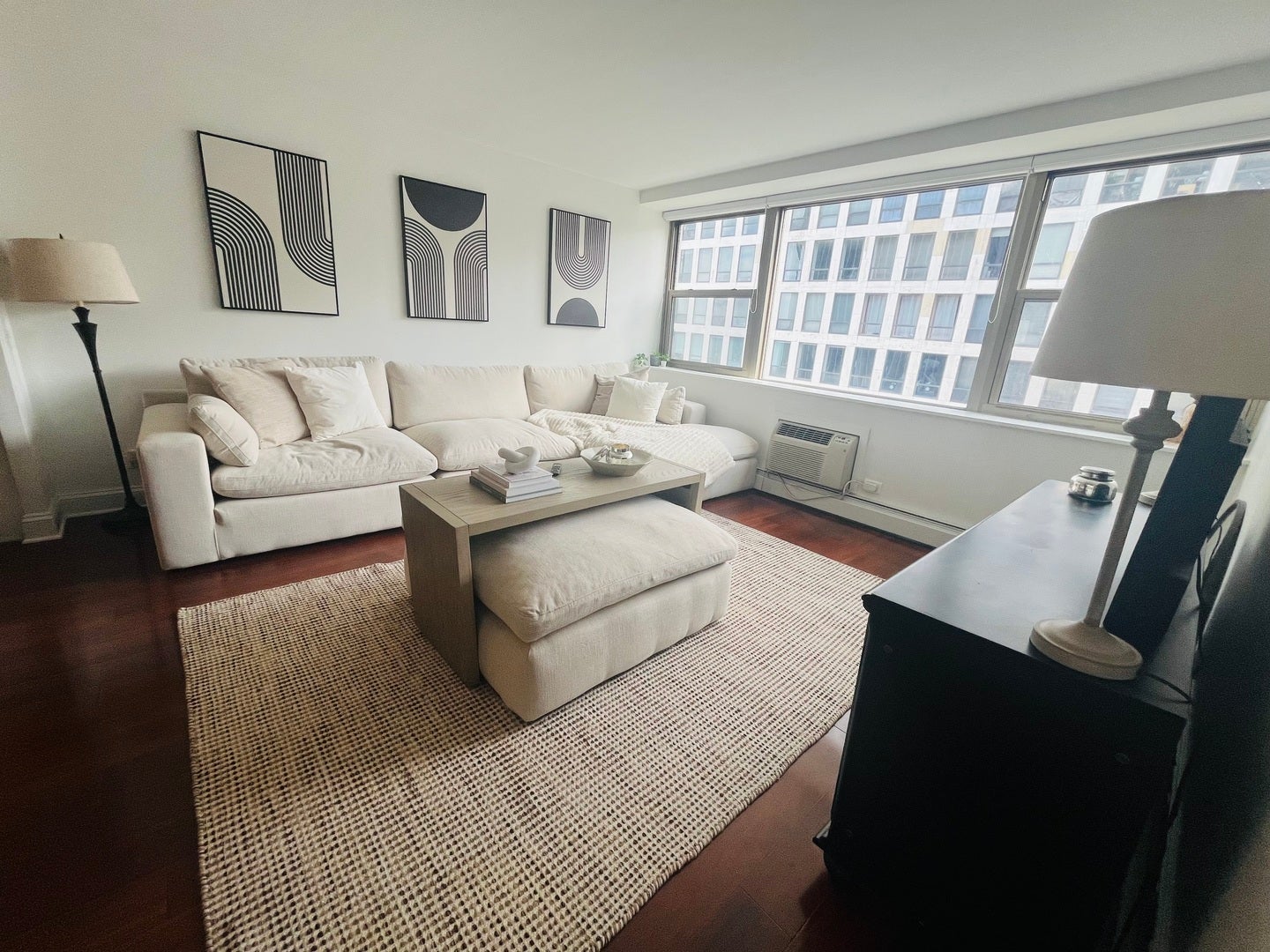 253 E DELAWARE Place 18C