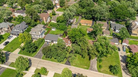 Tiny photo for 725 N County Line Road, Hinsdale, IL 60521 (MLS # 12720373)