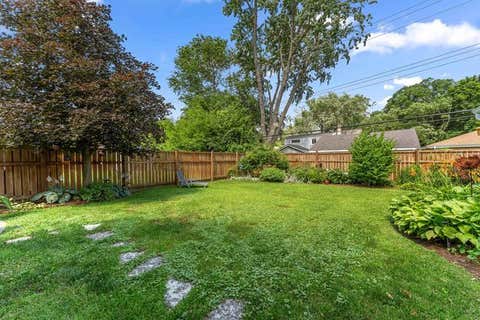 Tiny photo for 725 N County Line Road, Hinsdale, IL 60521 (MLS # 12720373)
