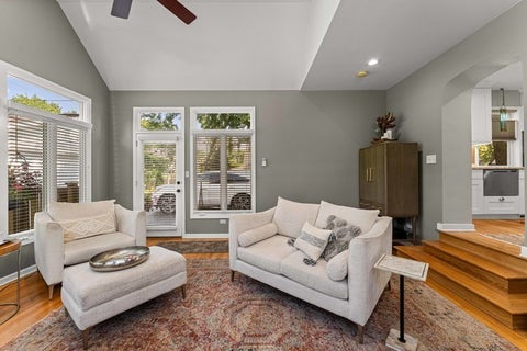 Tiny photo for 725 N County Line Road, Hinsdale, IL 60521 (MLS # 12720373)