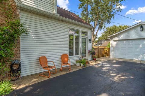 Tiny photo for 725 N County Line Road, Hinsdale, IL 60521 (MLS # 12720373)