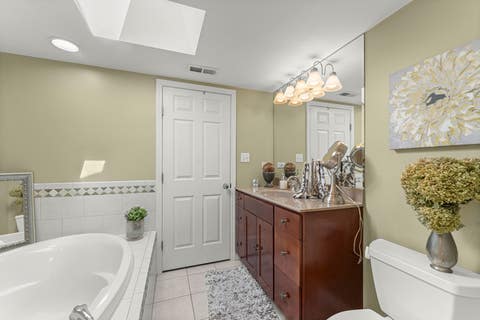 Tiny photo for 725 N County Line Road, Hinsdale, IL 60521 (MLS # 12720373)