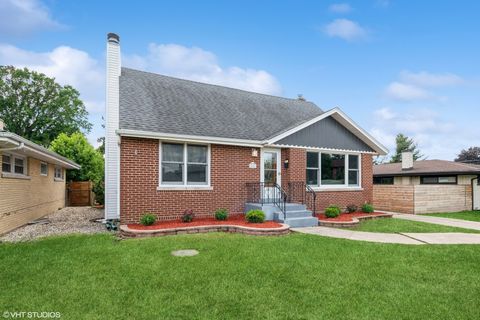 Tiny photo for 1001 Oakton Street, Park Ridge, IL 60068 (MLS # 12552962)
