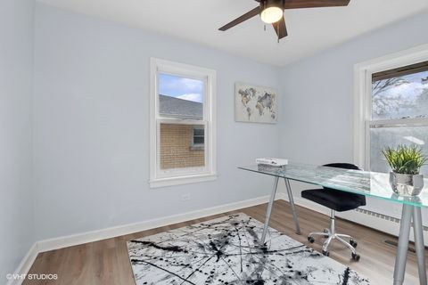 Tiny photo for 1001 Oakton Street, Park Ridge, IL 60068 (MLS # 12552962)