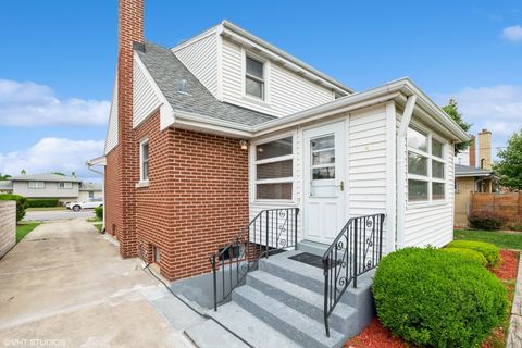 Tiny photo for 1001 Oakton Street, Park Ridge, IL 60068 (MLS # 12552962)