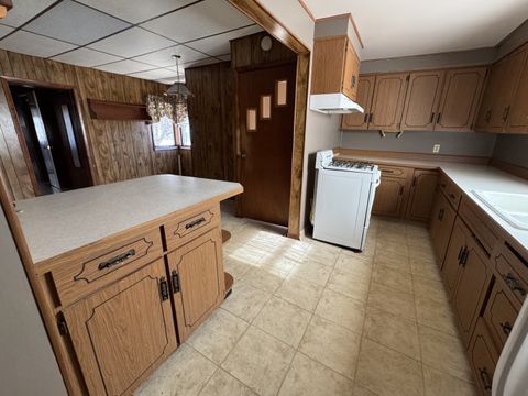 Tiny photo for 618 10th Street, Peru, IL 61354 (MLS # 12566317)