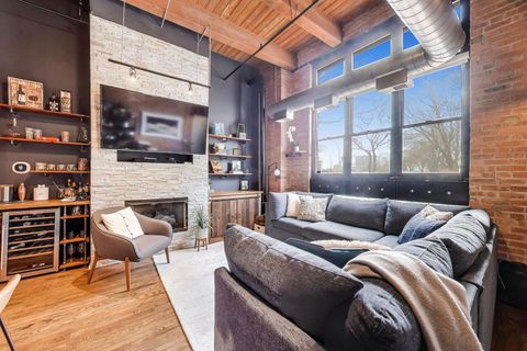 Tiny photo for 1250 W Van Buren Street #1A, Chicago, IL 60607 (MLS # 12628573)