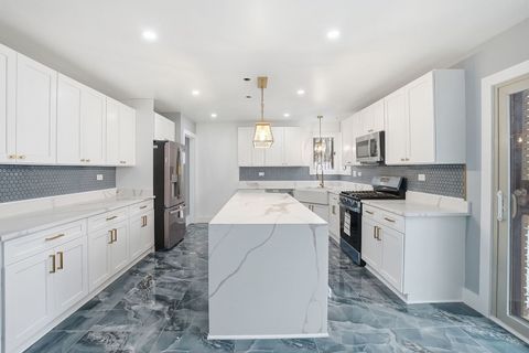Tiny photo for 14315 S Manistee Avenue, Burnham, IL 60633 (MLS # 12618163)