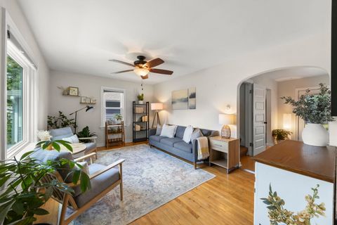 Tiny photo for 308 S 12th Avenue, St. Charles, IL 60174 (MLS # 12466374)
