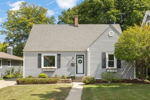 Photo of 308 S 12th Avenue, St. Charles, IL 60174 (MLS # 12466374) Photo of 308 S 12th Avenue, St. Charles, IL 60174 (MLS # 12466374)
