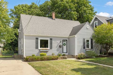 Tiny photo for 308 S 12th Avenue, St. Charles, IL 60174 (MLS # 12466374)
