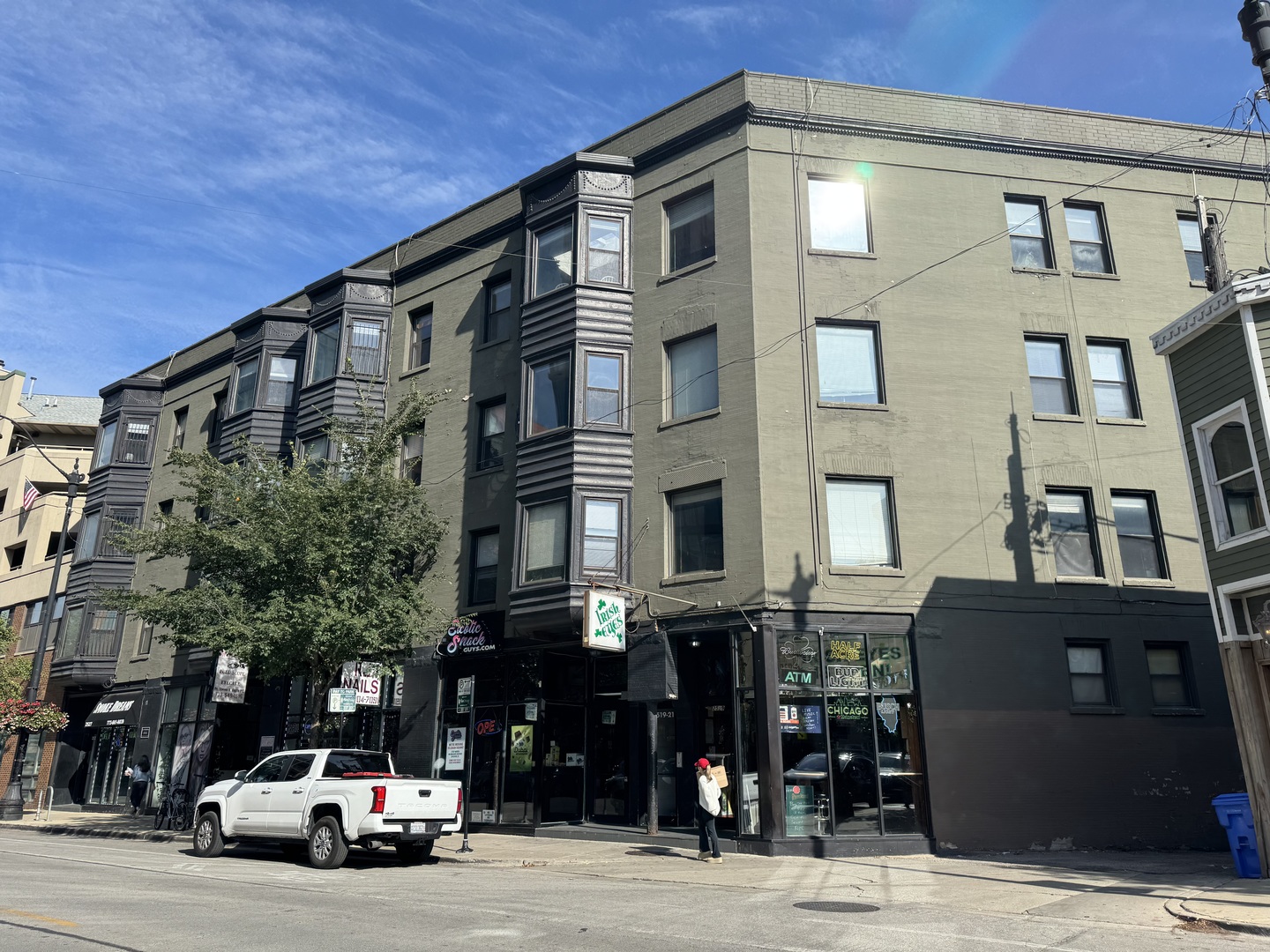 2521 N Lincoln Avenue