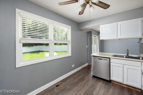 Tiny photo for 1309 Monmouth Avenue, Naperville, IL 60565 (MLS # 12471014)