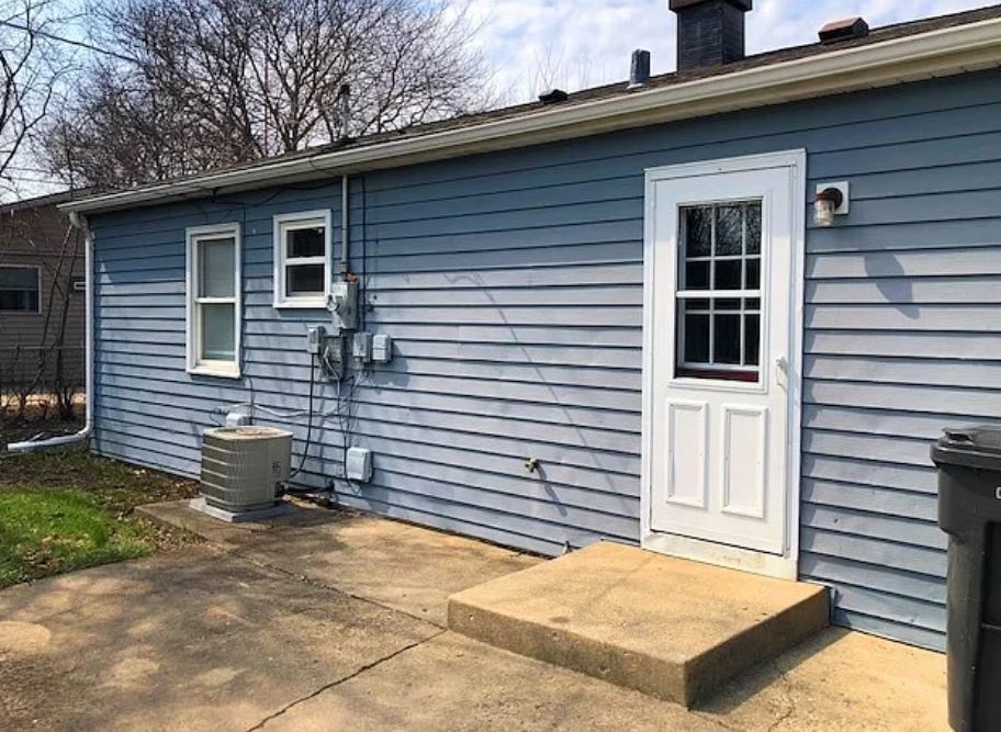 11 E Streamwood Boulevard