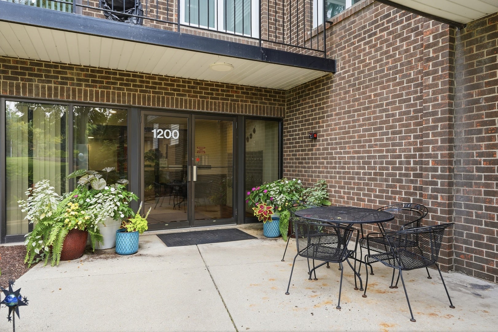 1200 W Northwest Highway 307