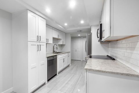 Tiny photo for 3 The Court Of Harborside #111, Northbrook, IL 60062 (MLS # 12455566)