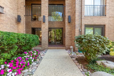 Tiny photo for 3 The Court Of Harborside #111, Northbrook, IL 60062 (MLS # 12455566)