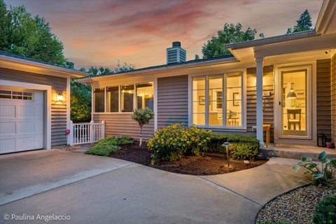Tiny photo for 218 Coolidge Avenue, Barrington, IL 60010 (MLS # 12734527)
