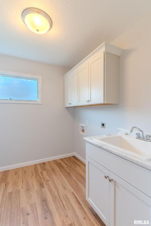 Tiny photo for 941 9TH Avenue N, Clinton, IA 52732 (MLS # QC4257620)