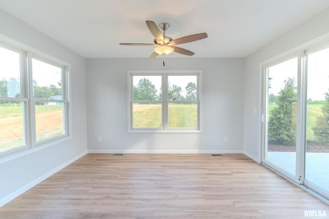 Tiny photo for 941 9TH Avenue N, Clinton, IA 52732 (MLS # QC4257620)