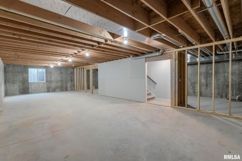 Tiny photo for 941 9TH Avenue N, Clinton, IA 52732 (MLS # QC4257620)