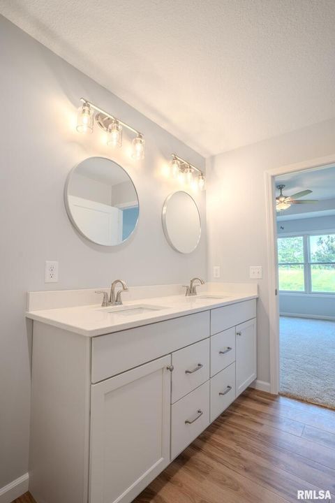 Tiny photo for 941 9TH Avenue N, Clinton, IA 52732 (MLS # QC4257620)