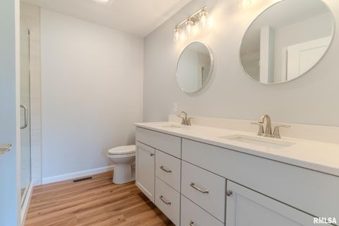 Tiny photo for 941 9TH Avenue N, Clinton, IA 52732 (MLS # QC4257620)