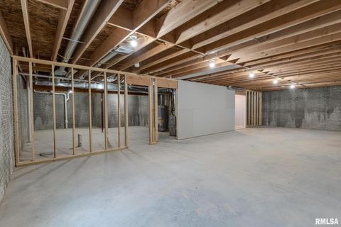 Tiny photo for 941 9TH Avenue N, Clinton, IA 52732 (MLS # QC4257620)